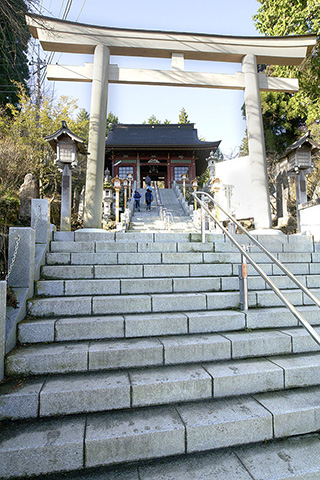 武蔵御嶽神社入り口の大鳥居